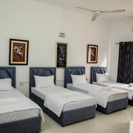 Funk Bunks - By The Lake Kandy Exterior foto