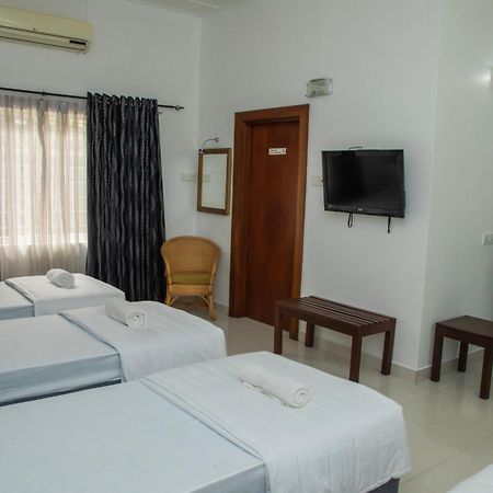 Funk Bunks - By The Lake Kandy Exterior foto