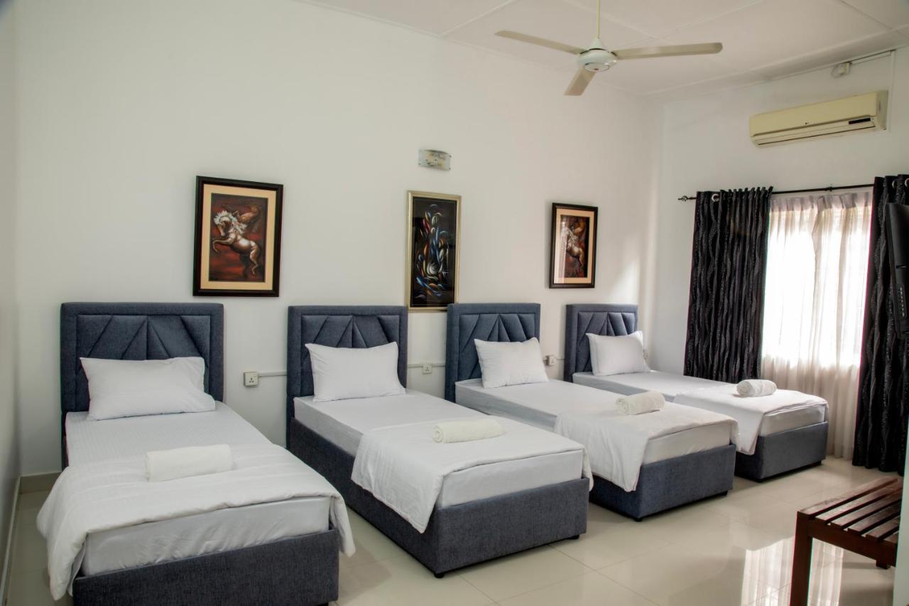 Funk Bunks - By The Lake Kandy Exterior foto