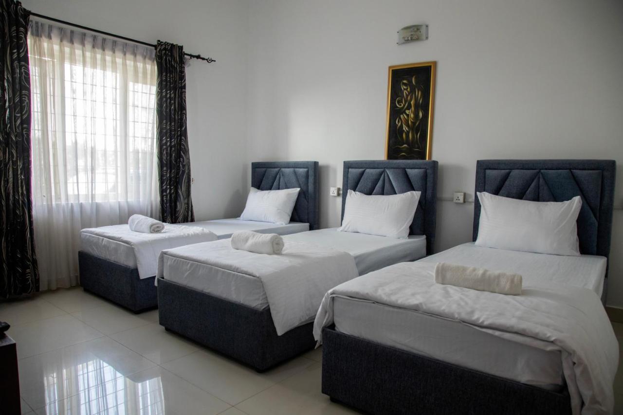 Funk Bunks - By The Lake Kandy Exterior foto