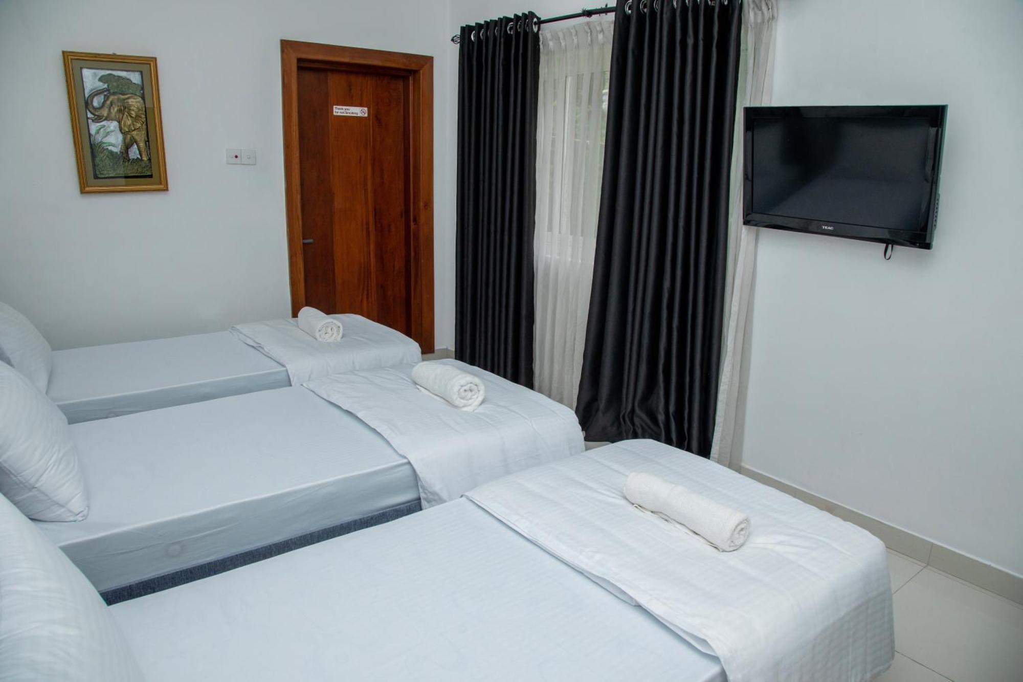 Funk Bunks - By The Lake Kandy Exterior foto
