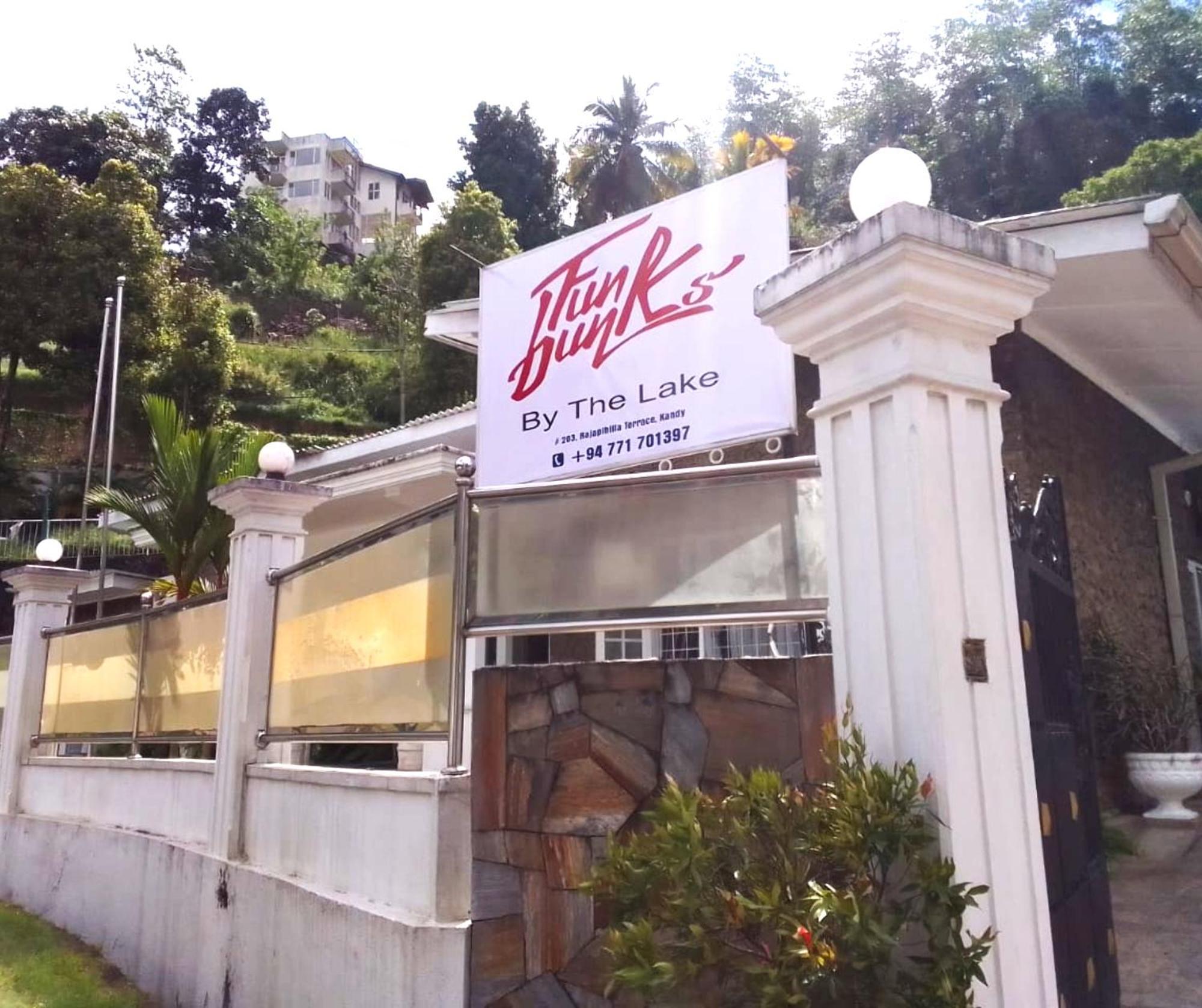 Funk Bunks - By The Lake Kandy Exterior foto